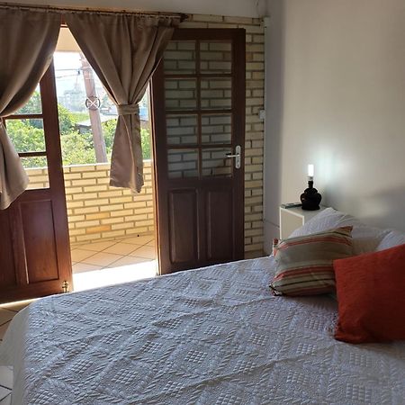 Residencial Costumes Brasileiras Hotel Бомбиняс Стая снимка