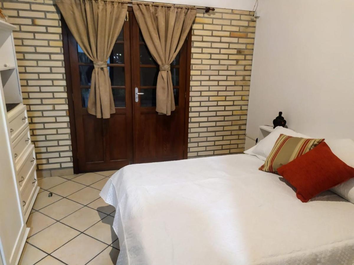 Residencial Costumes Brasileiras Hotel Бомбиняс Екстериор снимка