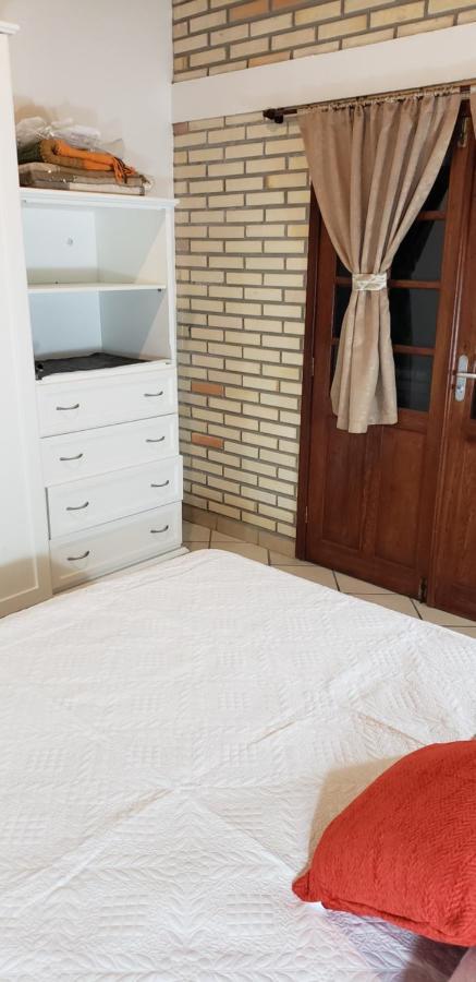 Residencial Costumes Brasileiras Hotel Бомбиняс Екстериор снимка