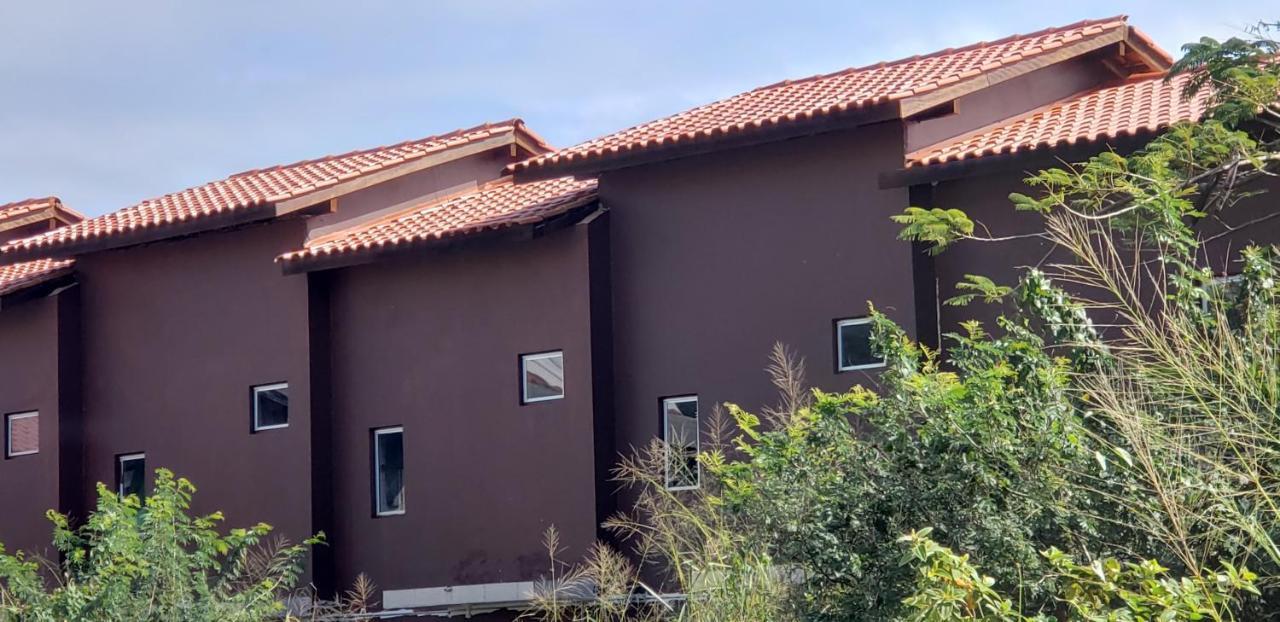 Residencial Costumes Brasileiras Hotel Бомбиняс Екстериор снимка