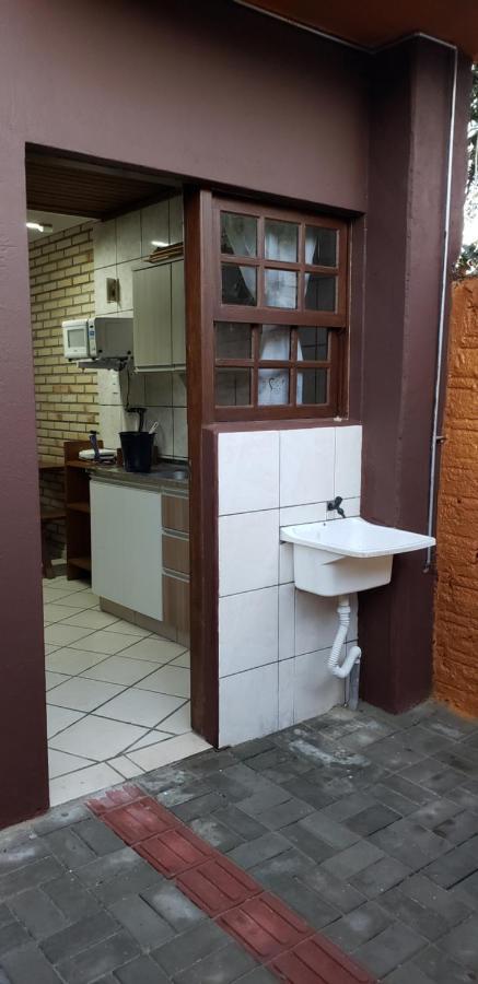 Residencial Costumes Brasileiras Hotel Бомбиняс Екстериор снимка