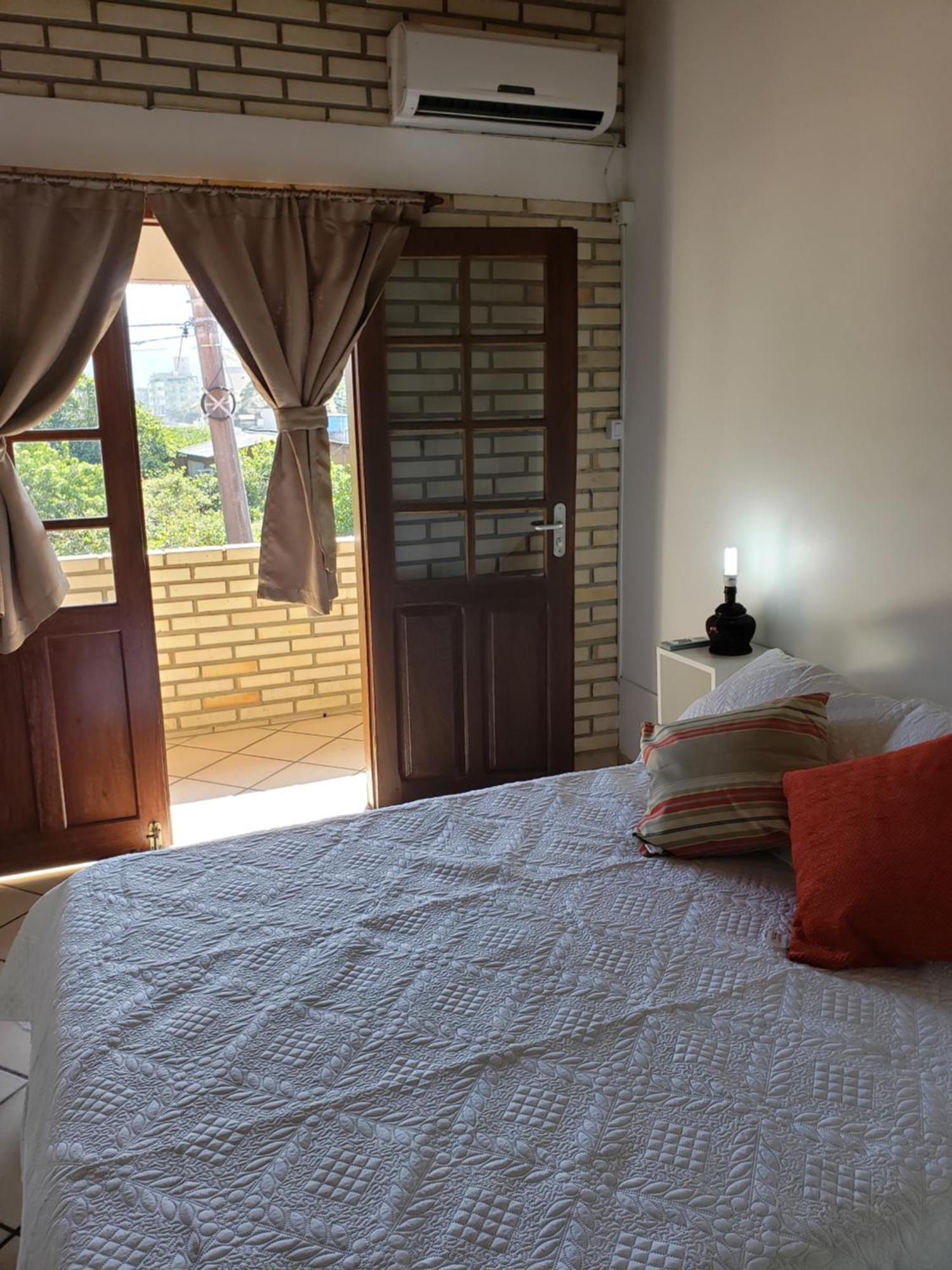 Residencial Costumes Brasileiras Hotel Бомбиняс Стая снимка